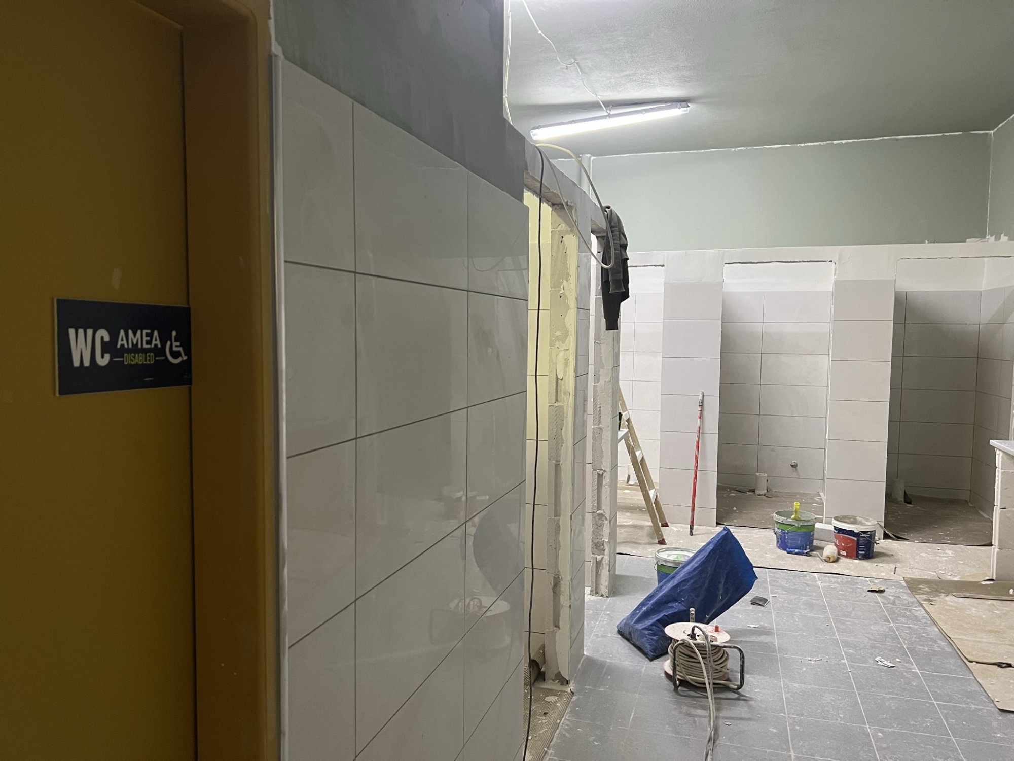 ΑΝΑΚΑΙΝΙΣΗ WC ΚΟΙΝΟΥ & WC ΑΜΕΑ ΚΑΙ ΧΡΩΜΑΤΙΣΜΟΙ ΣΤΑ ΚΤΙΡΙΑ ΤΟΥ ΠΡΩΤΟΔΙΚΕΙΟΥ ΑΘΗΝΩΝ (πρ. ΣΧΟΛΗΣ ΕΥΕΛΠΙΔΩΝ)